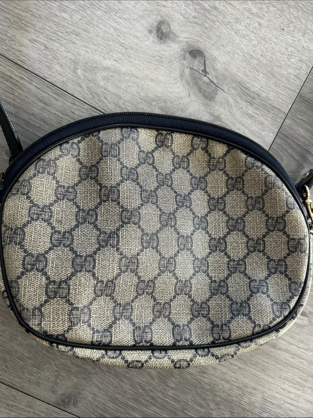 Authentic Gucci GG Supreme Beige Crossbody with Dark Blue Vintage and Rare
